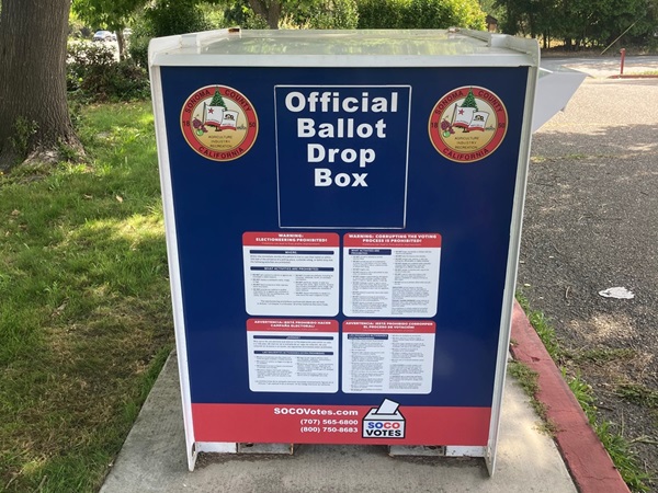 Picture of the Official Ballot Drop Box located at the Petaluma Veterans Memorial Building at 1094 Petaluma Blvd S, Petaluma.